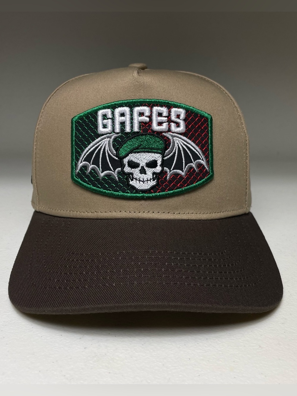 Gorra Snapback GAFES México y Murciélagos Bordados Color Café